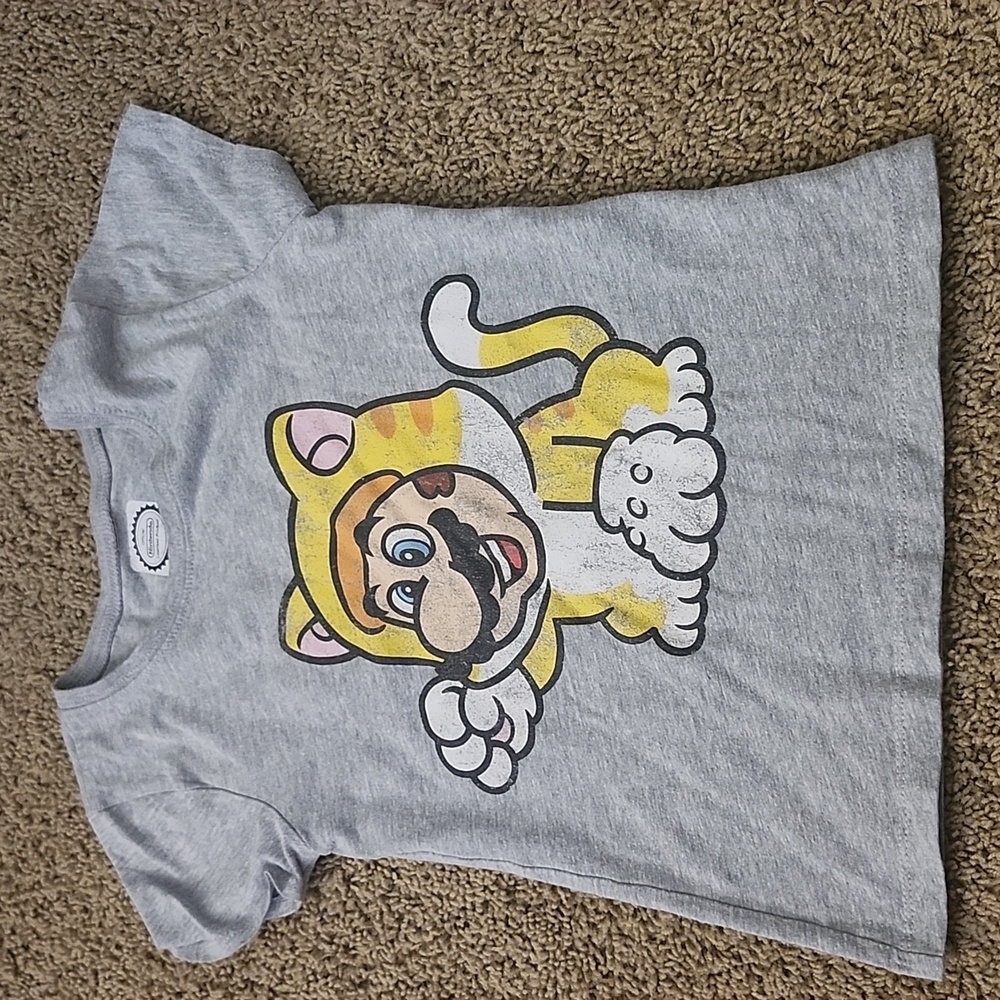 Nintendo Girls gray Tee with Yellow Cat Mario Graphic size 6/7